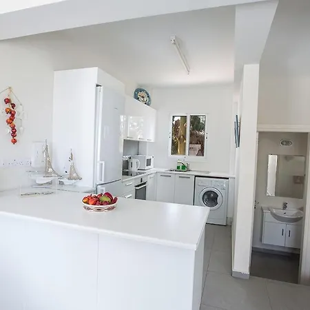 Efsta - Beautiful 3 Bedroom - Pool With Lawned Gardens