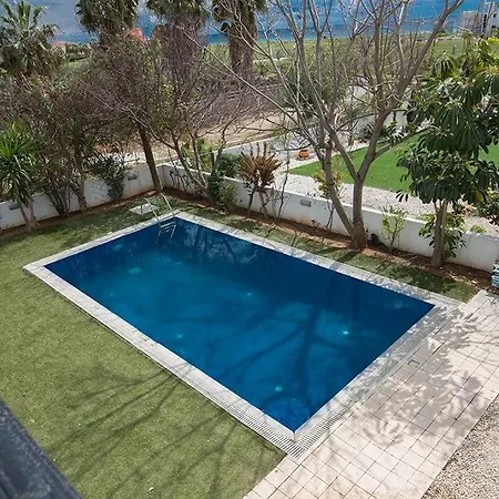 Vilă Efsta - Beautiful 3 Bedroom - Pool With Lawned Gardens *