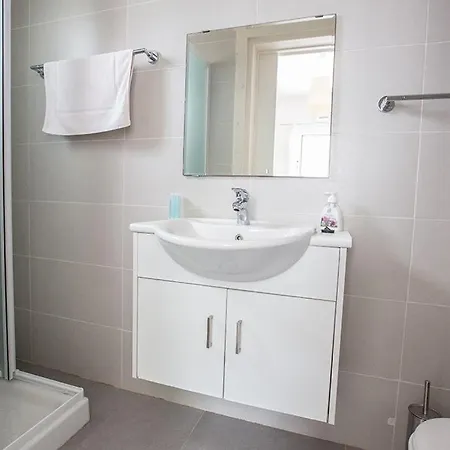Efsta - Beautiful 3 Bedroom - Pool With Lawned Gardens * Ayia Napa