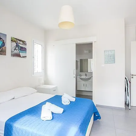 Efsta - Beautiful 3 Bedroom - Pool With Lawned Gardens فيلة