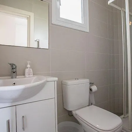 Efsta - Beautiful 3 Bedroom - Pool With Lawned Gardens