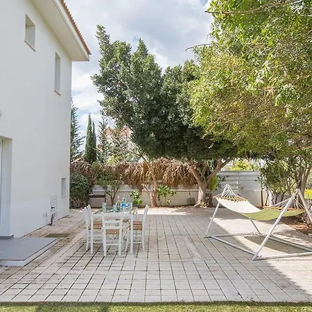 Efsta - Beautiful 3 Bedroom - Pool With Lawned Gardens *